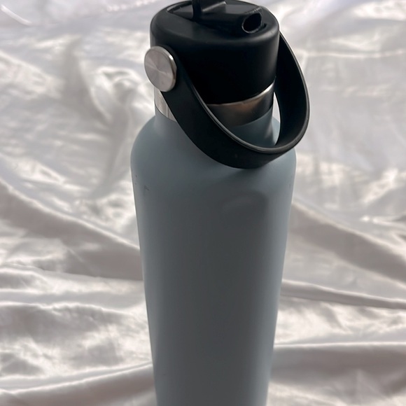 Baby blue hydro flask 24 ounce - Picture 3 of 6